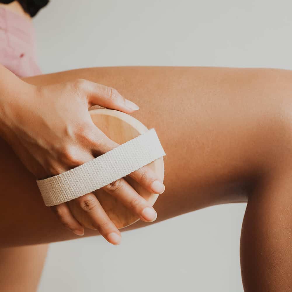 Dry Brush With Cellulite Massager - Girl using it